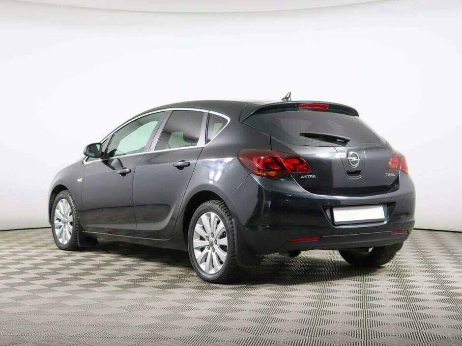 2011 Opel Astra , Черный металлик - вид 4