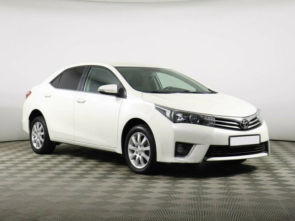 2013 Toyota Corolla , Белый металлик - вид 3