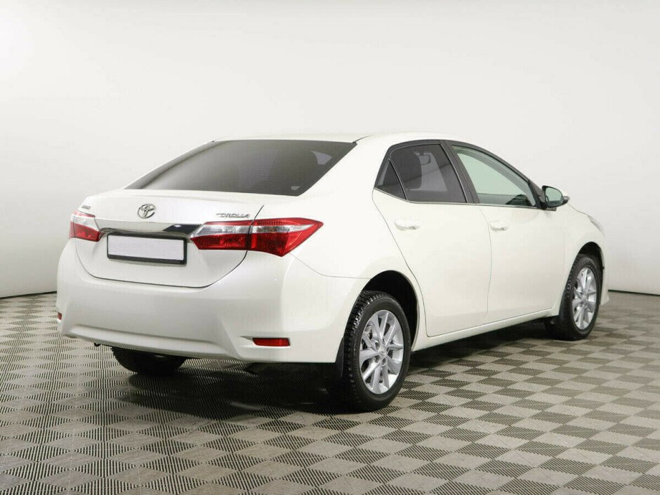 2014 Toyota Corolla , Белый металлик - вид 2