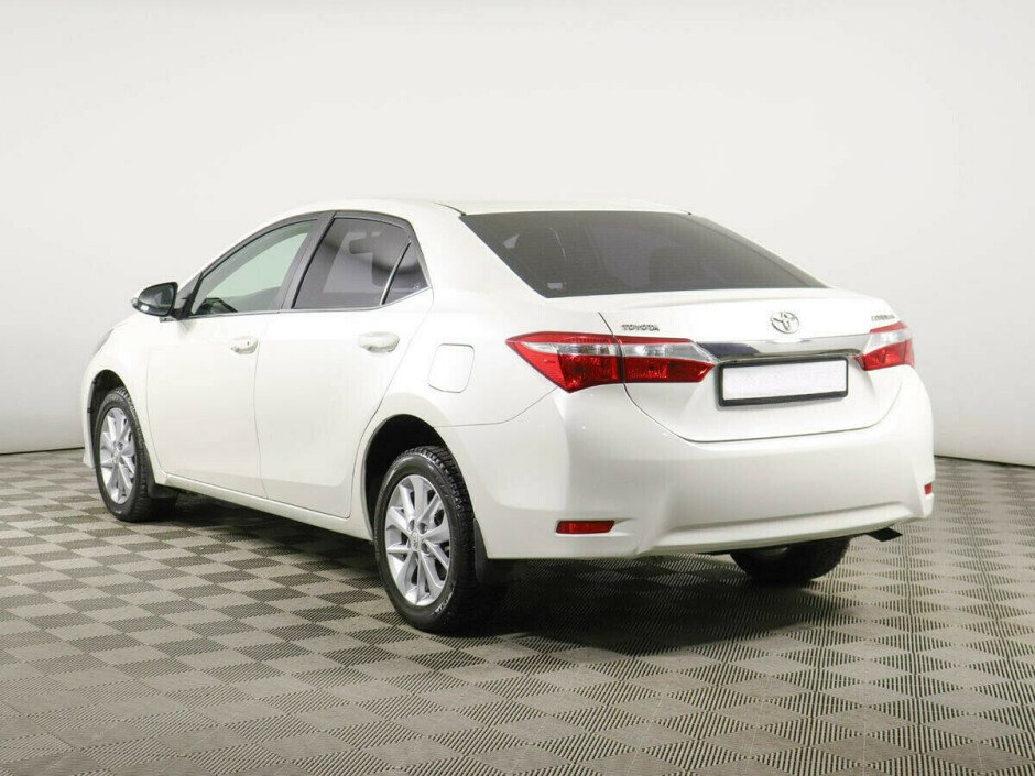 2014 Toyota Corolla , Белый металлик - вид 4