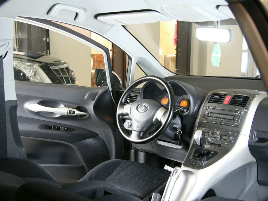 2008 Toyota Auris , Серебряный металлик - вид 5