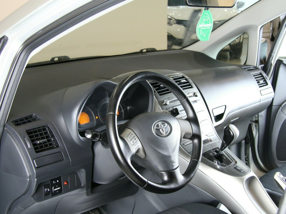 2008 Toyota Auris , Серебряный металлик - вид 6