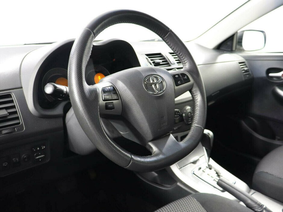 2010 Toyota Corolla , Белый металлик - вид 5