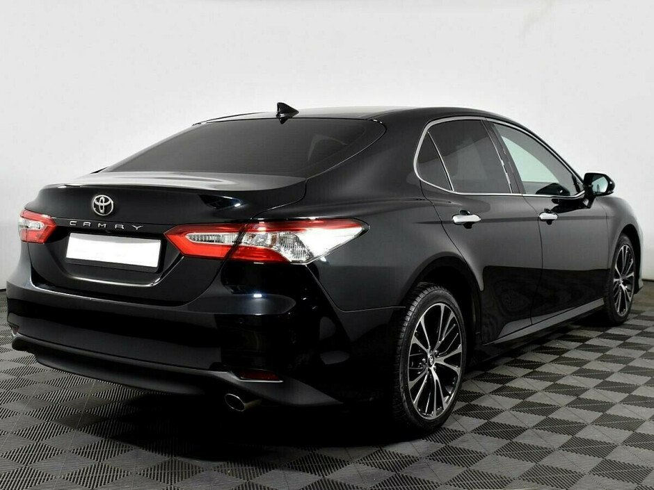 2018 Toyota Camry  №6397968, Черный металлик, 1727000 рублей - вид 2