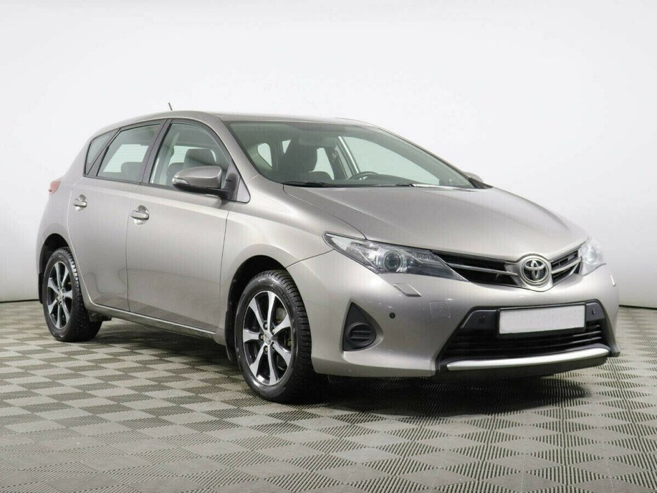 2013 Toyota Auris , Серый металлик - вид 3
