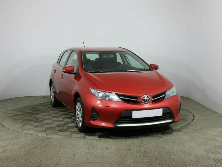 2014 Toyota Auris , Красный металлик - вид 3