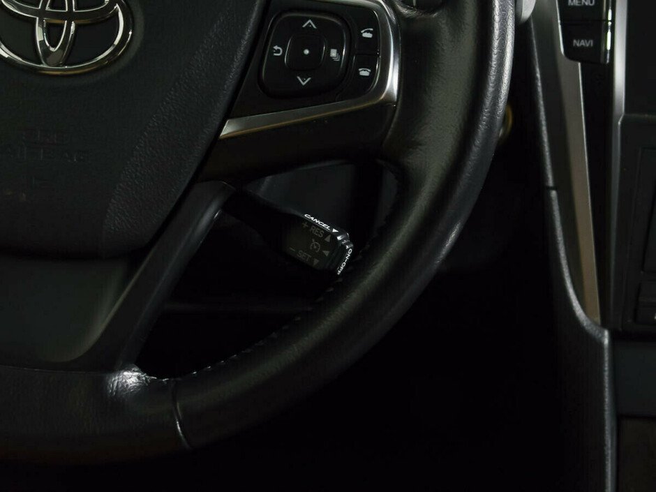 2017 Toyota Camry , Белый металлик - вид 10