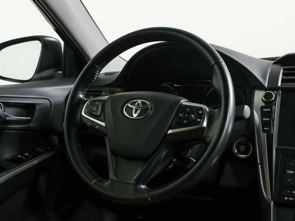 2017 Toyota Camry , Белый металлик - вид 12