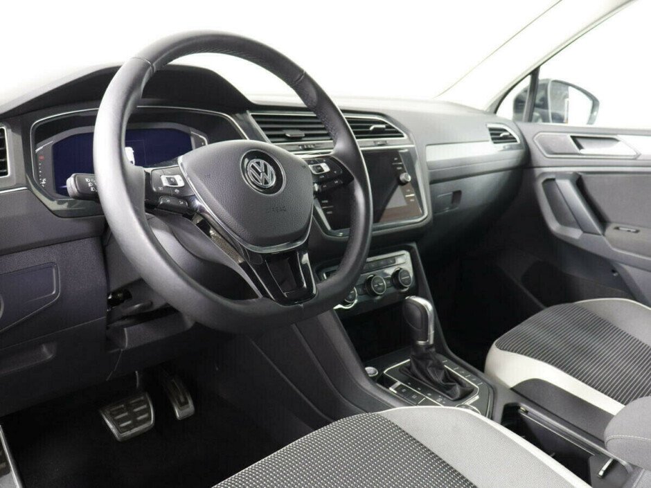 2017 Volkswagen Tiguan , Белый  - вид 5