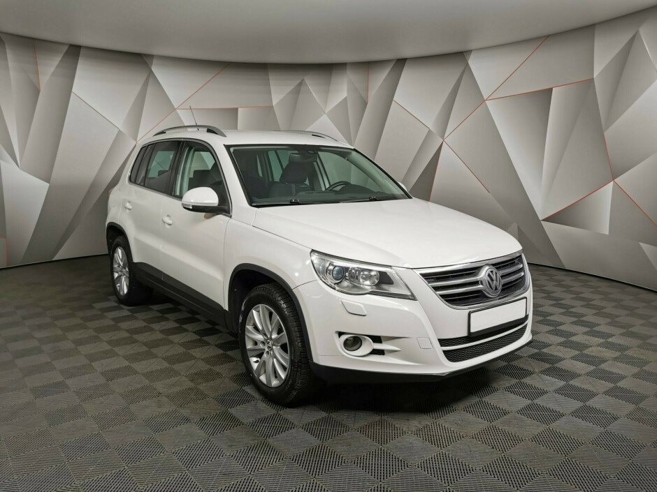 2011 Volkswagen Tiguan , Белый металлик - вид 3