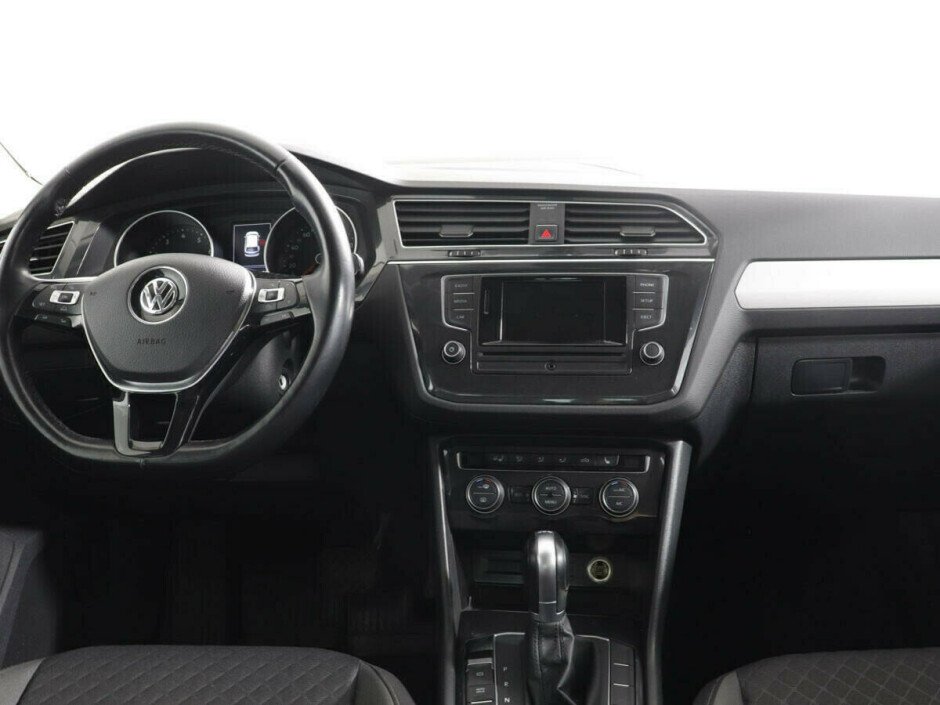 2017 Volkswagen Tiguan , Черный металлик - вид 5