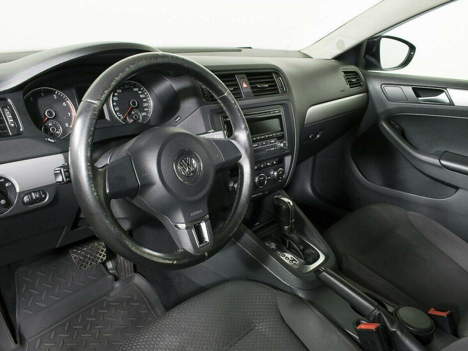 2013 Volkswagen Jetta , Черный металлик - вид 5