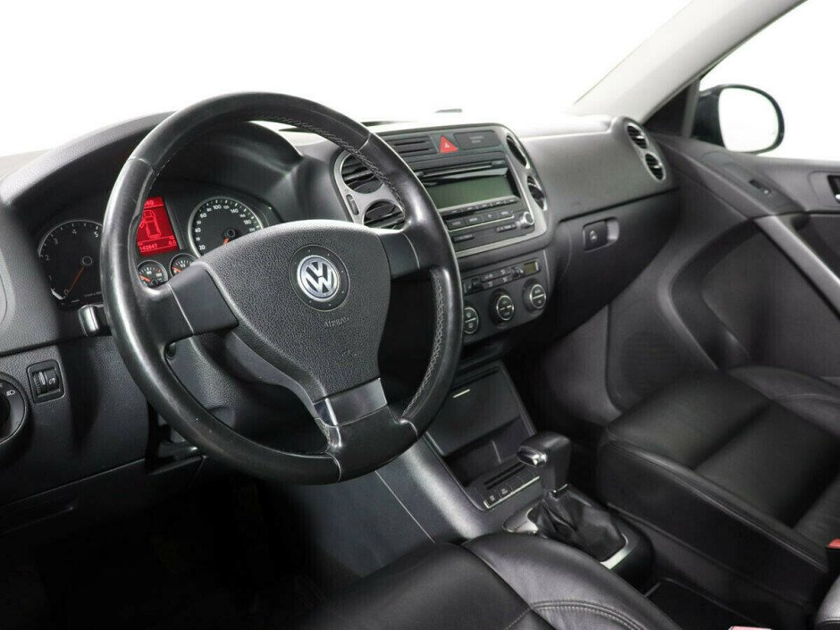 2009 Volkswagen Tiguan , Черный металлик - вид 8