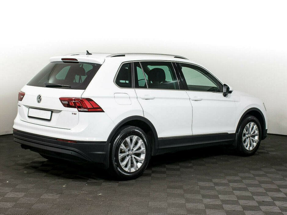 2017 Volkswagen Tiguan , Белый  - вид 3