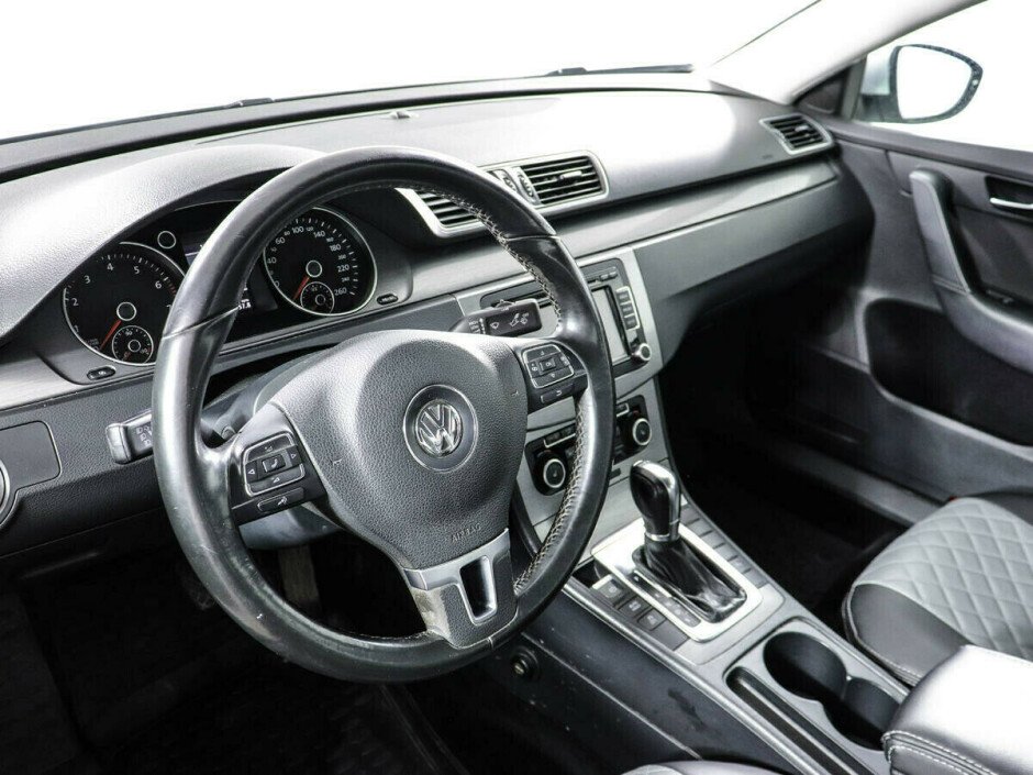 2011 Volkswagen Passat , Серебряный металлик - вид 9