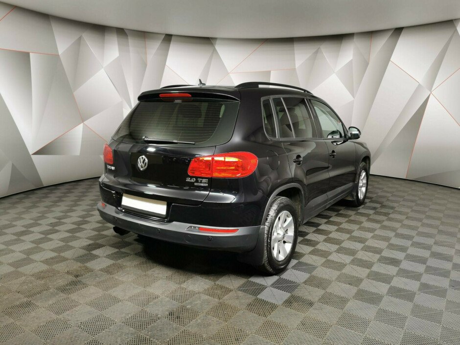 2012 Volkswagen Tiguan , Черный металлик - вид 2