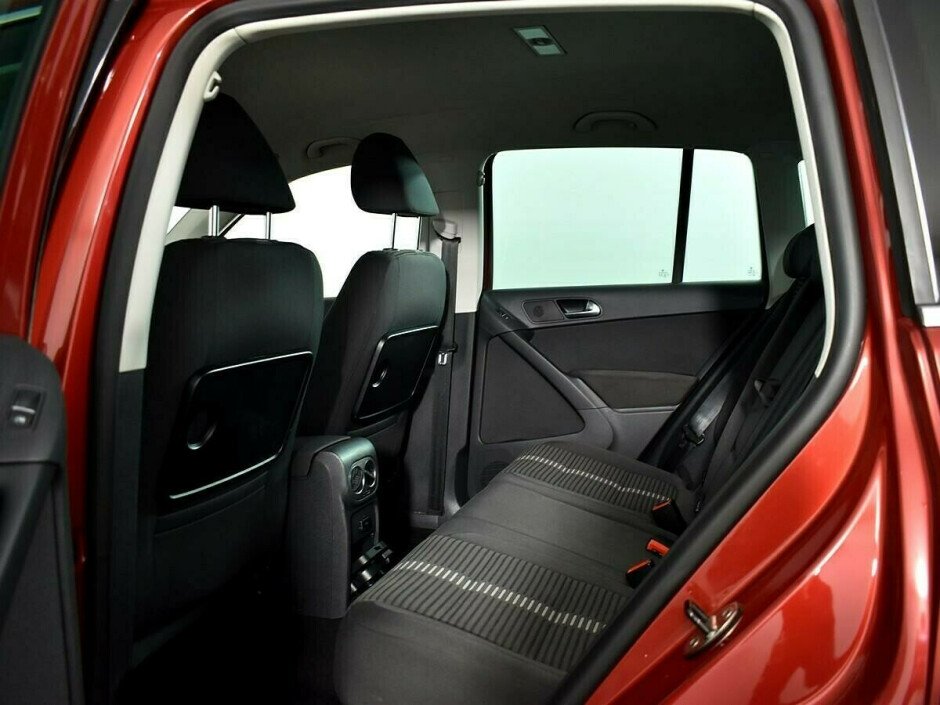 2011 Volkswagen Tiguan , Красный металлик - вид 6