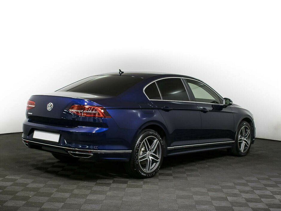 2018 Volkswagen Passat , Синий металлик - вид 4