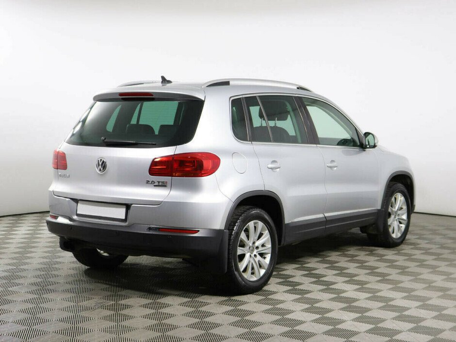 2015 Volkswagen Tiguan , Серебряный металлик - вид 4