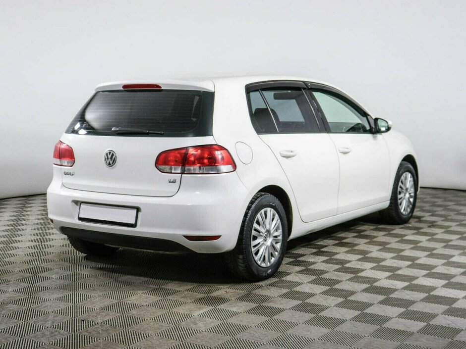 2012 Volkswagen Golf , Белый металлик - вид 2