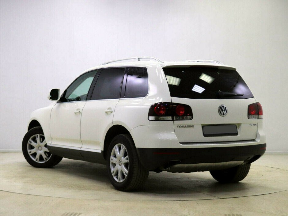 2009 Volkswagen Touareg , Белый  - вид 3