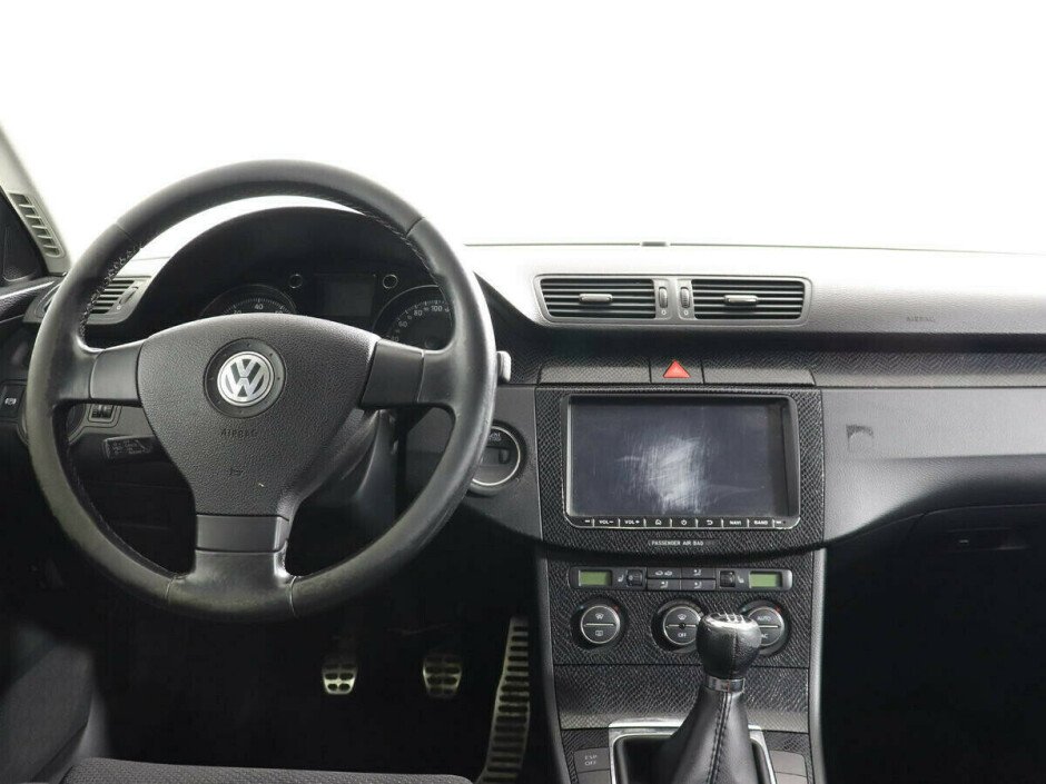 2010 Volkswagen Passat , Черный металлик - вид 8