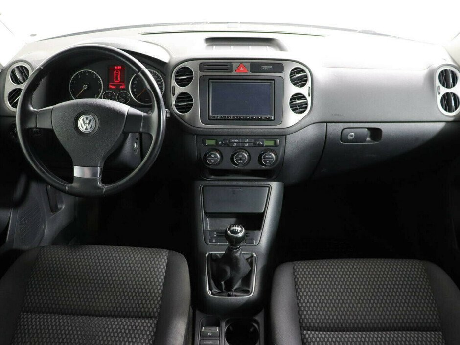 2008 Volkswagen Tiguan , Черный металлик - вид 5