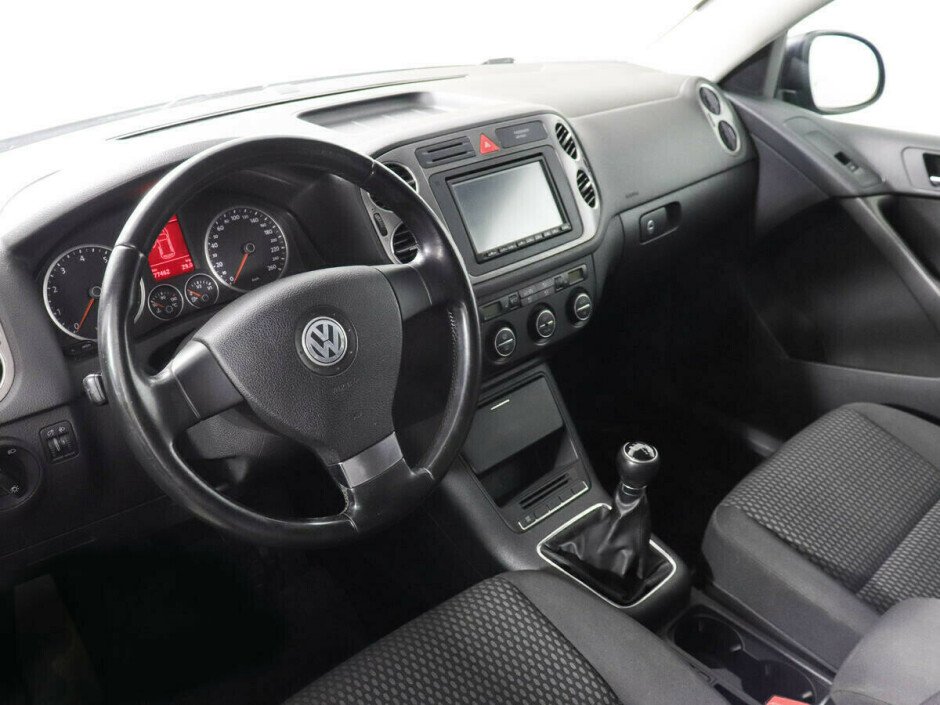 2008 Volkswagen Tiguan , Черный металлик - вид 9