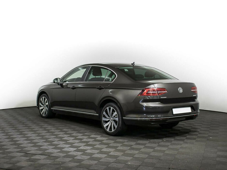 2017 Volkswagen Passat , Коричневый металлик - вид 3