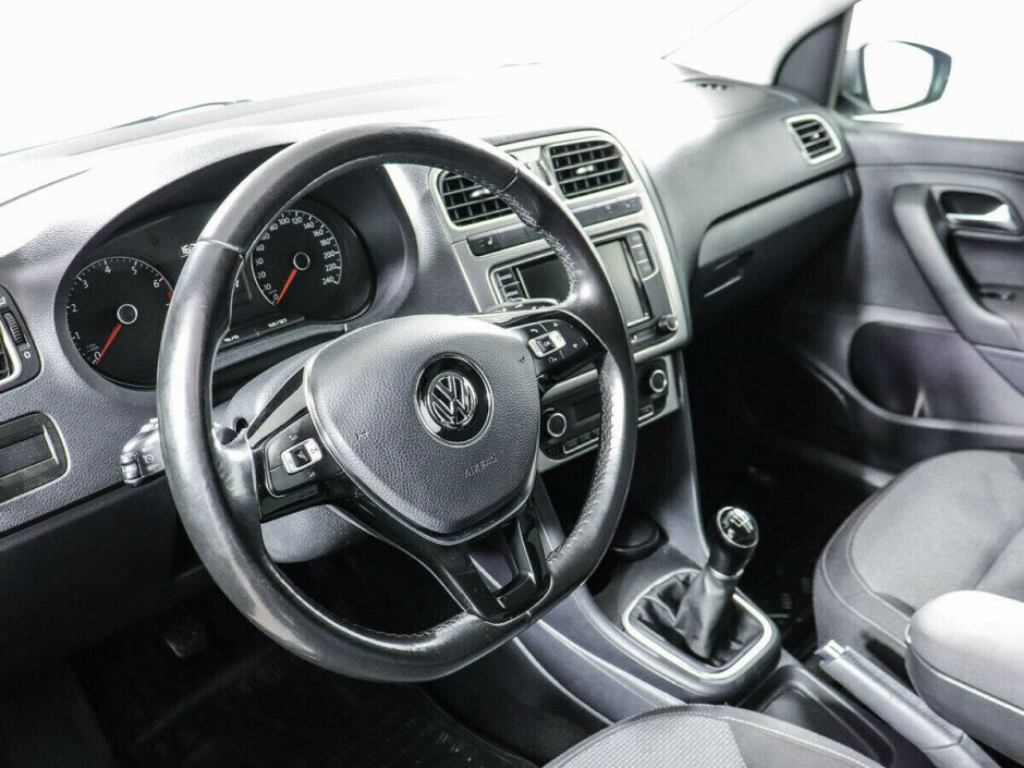2018 Volkswagen Polo , Серебряный  - вид 9