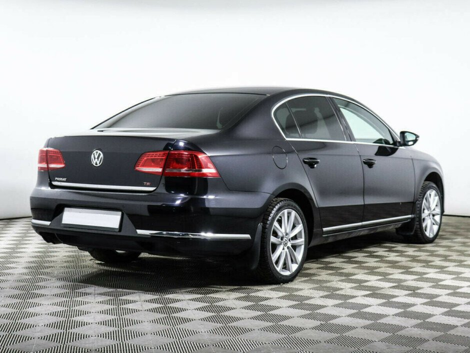 2013 Volkswagen Passat , Черный металлик - вид 3
