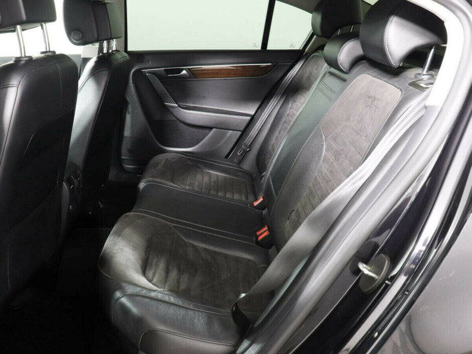 2013 Volkswagen Passat , Черный металлик - вид 6