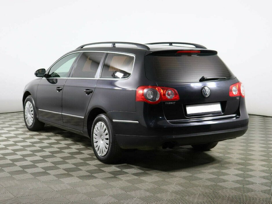 2009 Volkswagen Passat , Черный металлик - вид 3