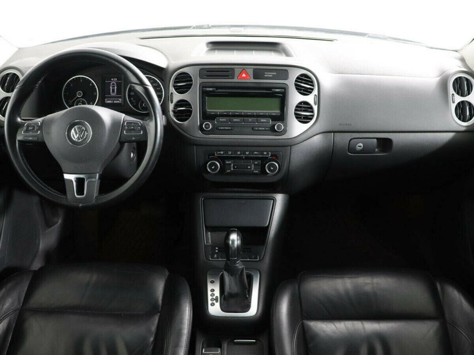 2010 Volkswagen Tiguan , Черный металлик - вид 5