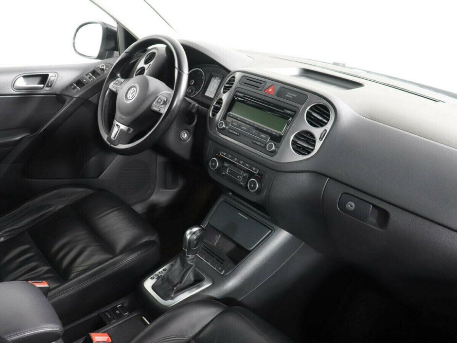 2010 Volkswagen Tiguan , Черный металлик - вид 7
