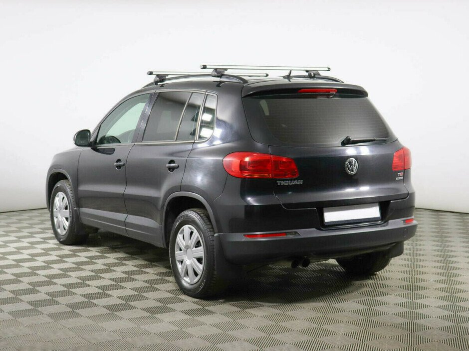 2013 Volkswagen Tiguan , Черный металлик - вид 4