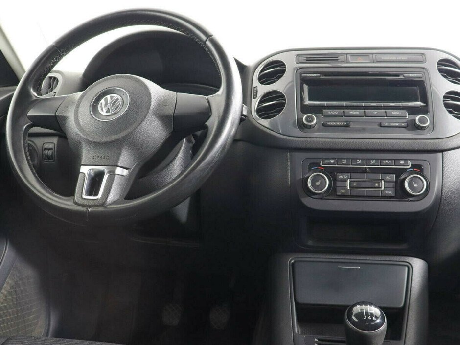 2013 Volkswagen Tiguan , Черный металлик - вид 5