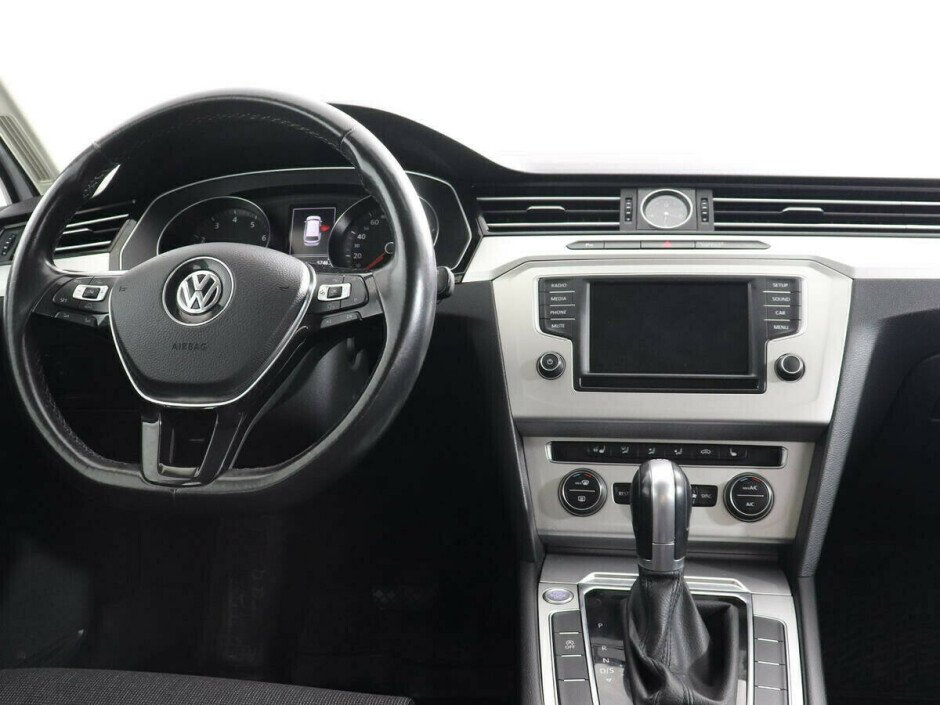 2017 Volkswagen Passat , Белый металлик - вид 6
