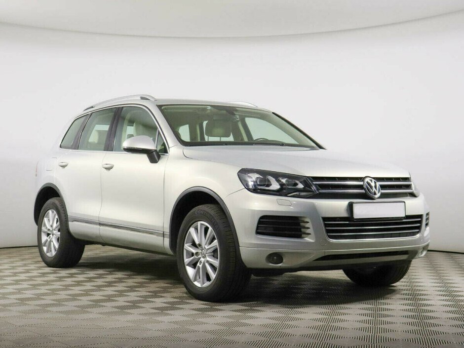 2012 Volkswagen Touareg , Серебряный металлик - вид 2