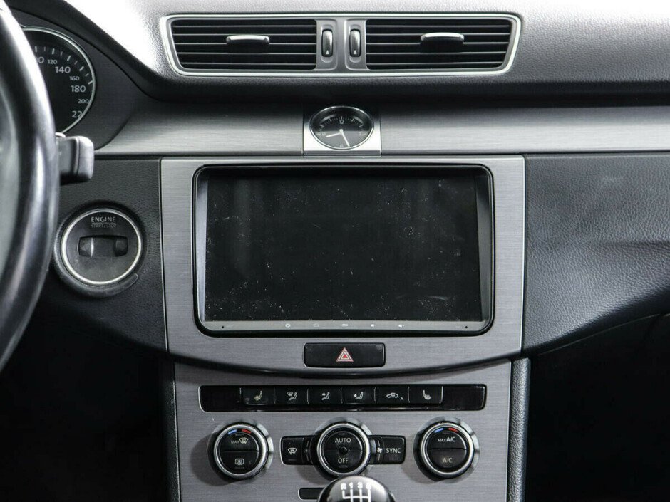 2011 Volkswagen Passat , Черный металлик - вид 7