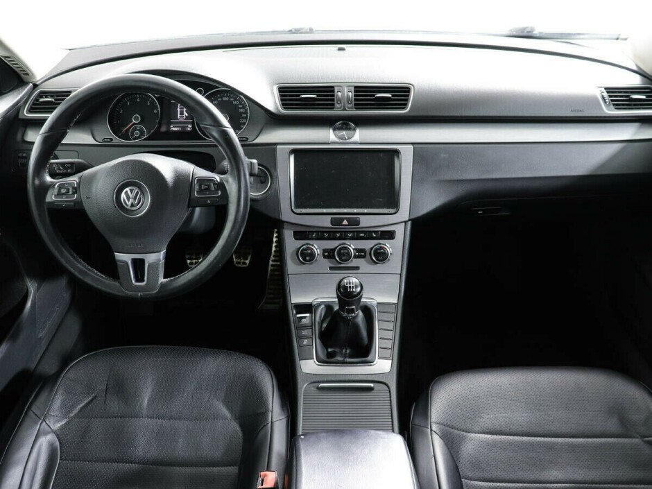 2011 Volkswagen Passat , Черный металлик - вид 8
