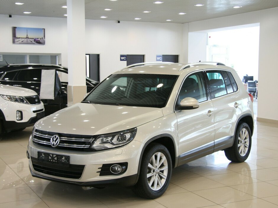 2014 Volkswagen Tiguan , Серебряный металлик - вид 1