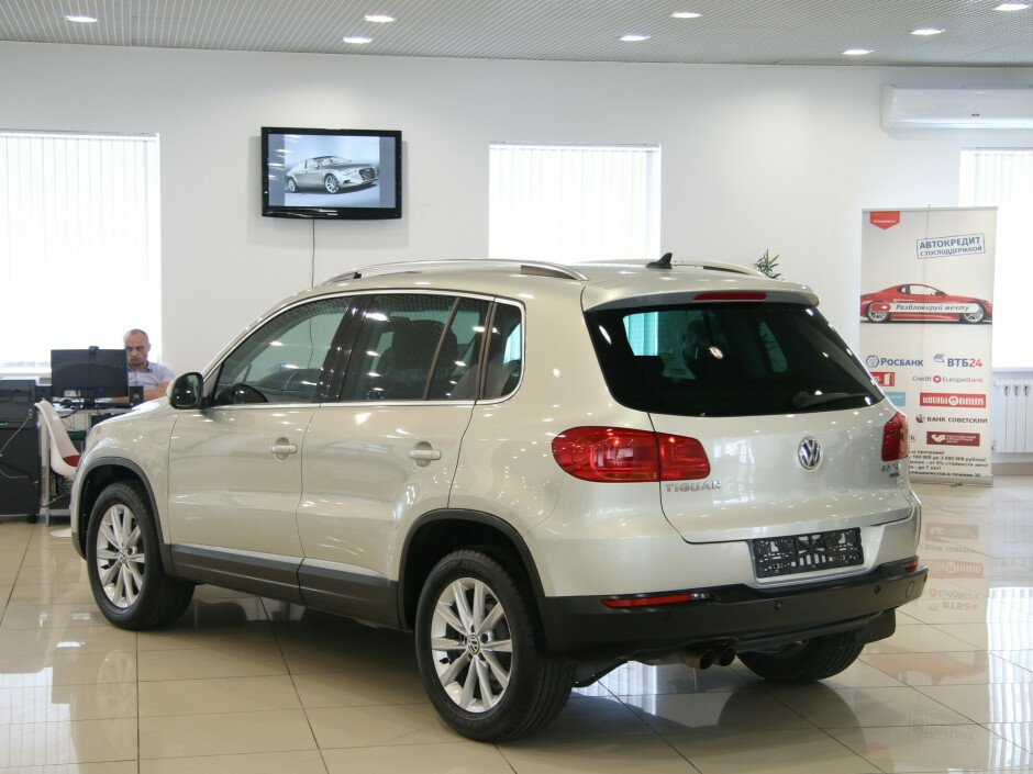 2014 Volkswagen Tiguan  №6398319, Серебряный металлик, 909000 рублей - вид 3