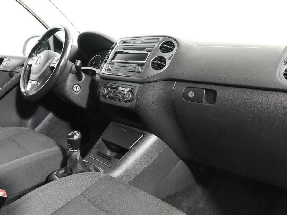 2015 Volkswagen Tiguan , Черный металлик - вид 5