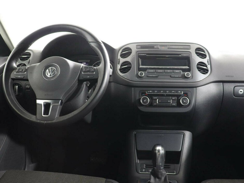 2013 Volkswagen Tiguan  №6398369, Серебряный металлик, 932000 рублей - вид 5