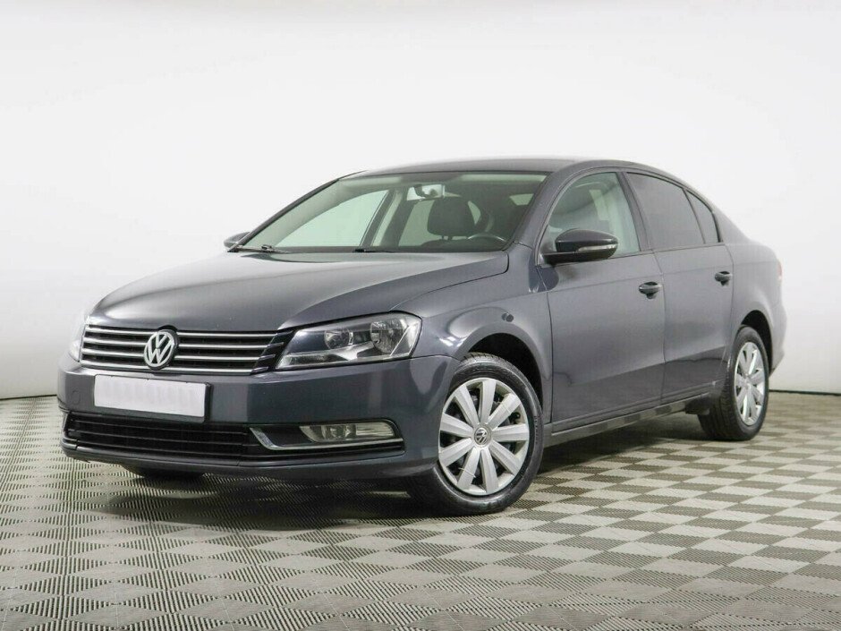 2013 Volkswagen Passat , Серый металлик - вид 1
