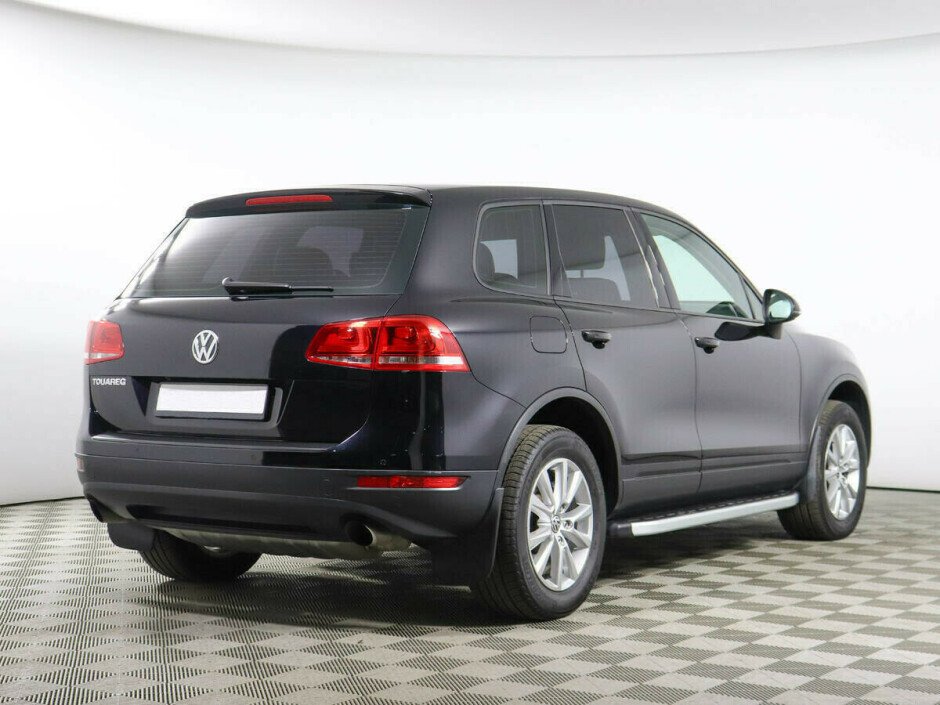 2011 Volkswagen Touareg , Черный металлик - вид 3