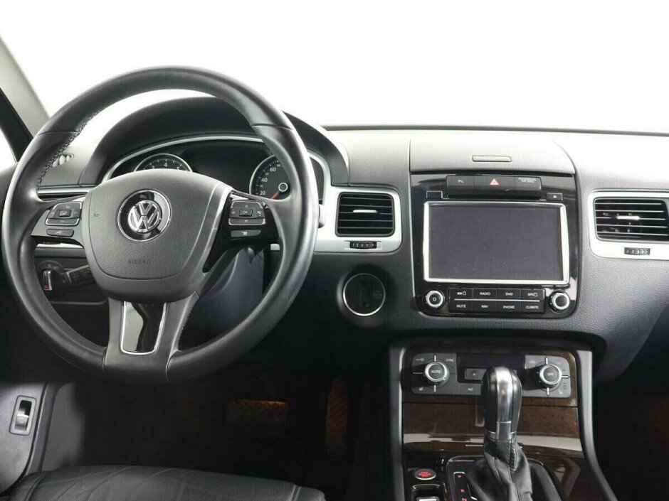 2011 Volkswagen Touareg , Черный металлик - вид 5