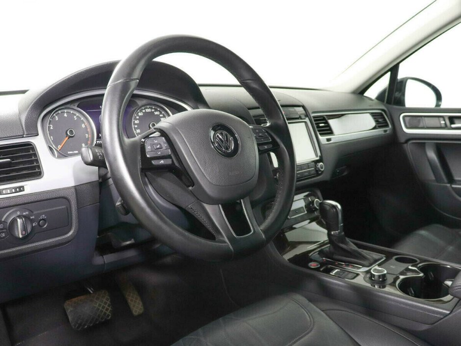 2011 Volkswagen Touareg , Черный металлик - вид 9