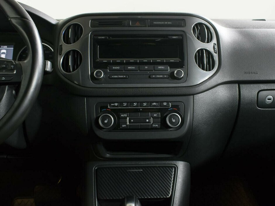 2012 Volkswagen Tiguan , Черный металлик - вид 6